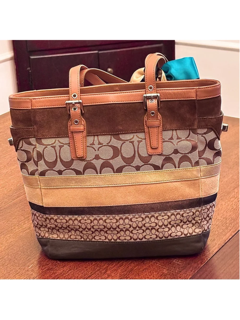 COACH HAMPTONS SIGNATURE PATCHWORK TOTE BAG NWOT BROWN BEIGE AND GOLD
